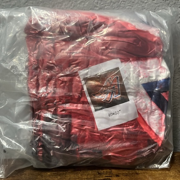 Los Angeles, Anaheim Angels baseball blanket
Size: 40x50 - Picture 2 of 3